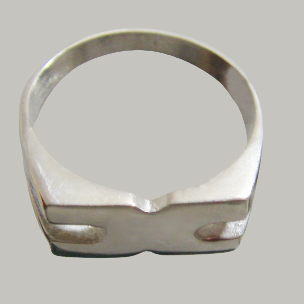 (r1136)Silver x-shaped ring.
